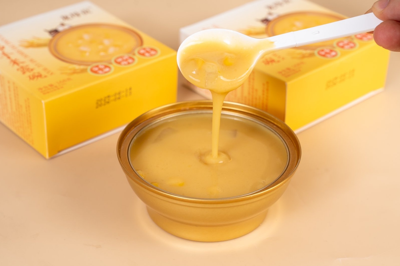 Derniers cas d'entreprise concernant Un dessert chaud aux céréales et aux herbes avec main de Bouddha – Réconfort végétal à chaque cuillerée