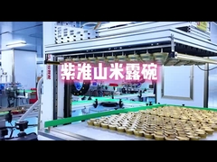 Dessert de céréales à base d'igname violet avec grains entiers et ingrédients à base de plantes et prêt à manger