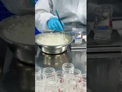 Un nid d'oiseau frais et comestible Nourriture prête à manger pour la beauté de la peau, le bien-être